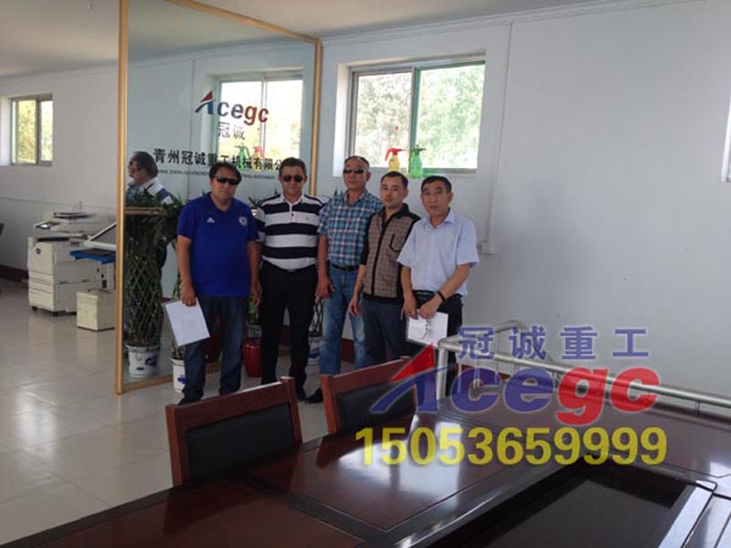 國外客戶參觀訂購洗沙機(jī)產(chǎn)品 國外客戶參觀訂購洗沙機(jī)產(chǎn)品
