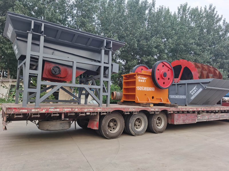 車載輪式移動(dòng)破碎站+水洗沙設(shè)備發(fā)往威海 車載輪式移動(dòng)破碎站+水洗沙設(shè)備發(fā)往威海