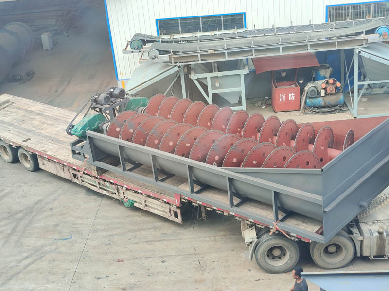 雙螺旋洗沙機(jī)廠家發(fā)貨現(xiàn)場 雙螺旋洗沙機(jī)廠家發(fā)貨現(xiàn)場