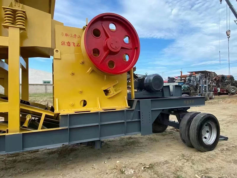 車載移動(dòng)破碎站 車載移動(dòng)破碎站